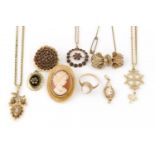 lot diverse gouden sieraden
lot diverse gouden sieraden waaronder gouden kettingen met hangers,