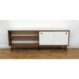 jaren 60 dressoir
gefineerd multiplex sideboard met schuifdeurtjes, jaren '50, h. 58, br. 157, d.