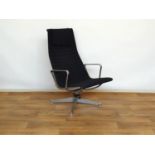 Charles eames fauteuil
verchroomd metalen designfauteuil bekleed met hopsak en rustend op