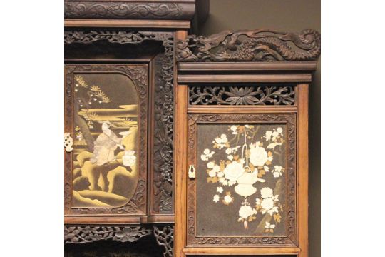 Rare 19th Century Chinese Etergere Fine detail inlay of ivory to all panels and throughout etergere, - Bild 4 aus 13