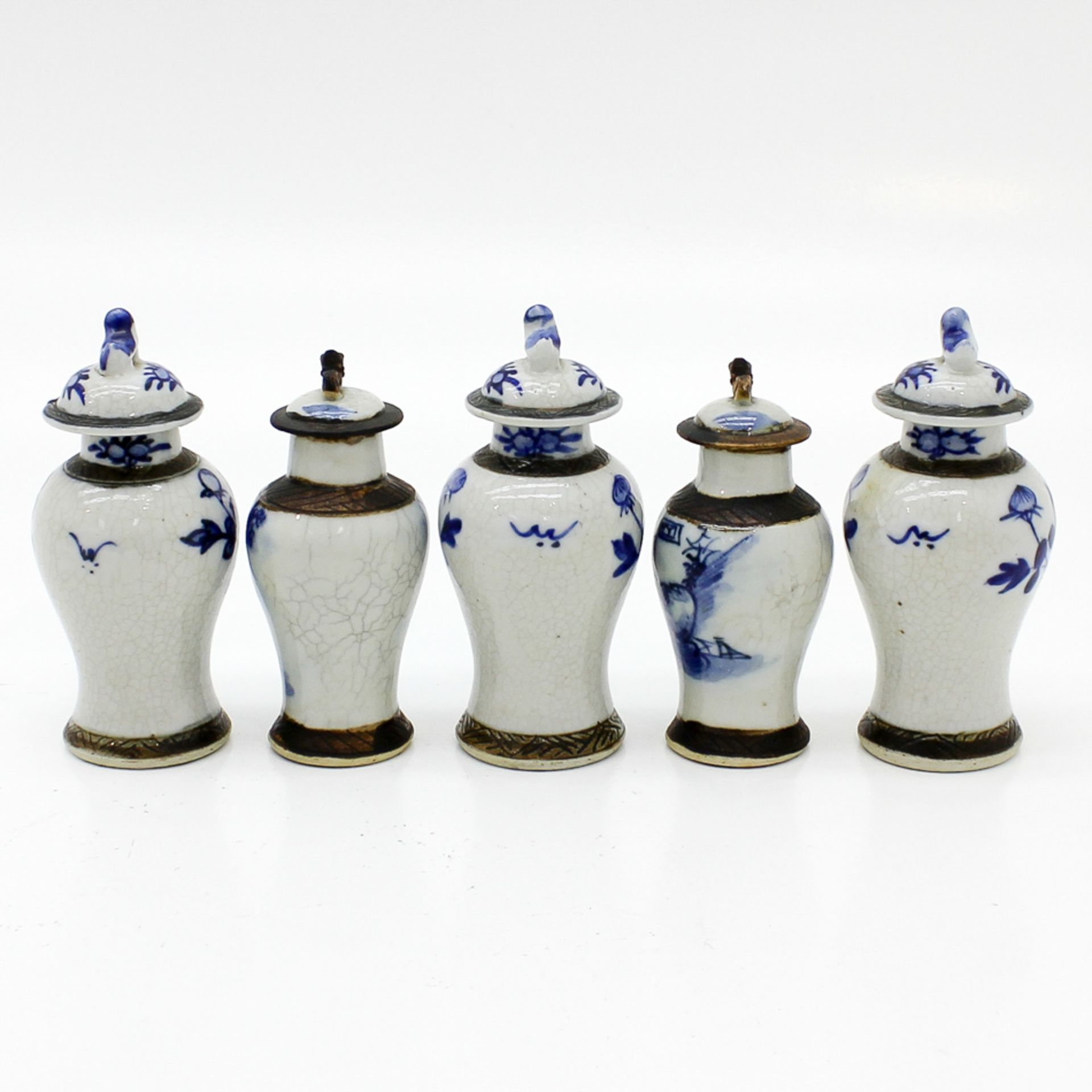 5 Piece China Porcelain Garniture Set Circa 1920 Blue and white decor, 16 cm tall. - Bild 3 aus 6