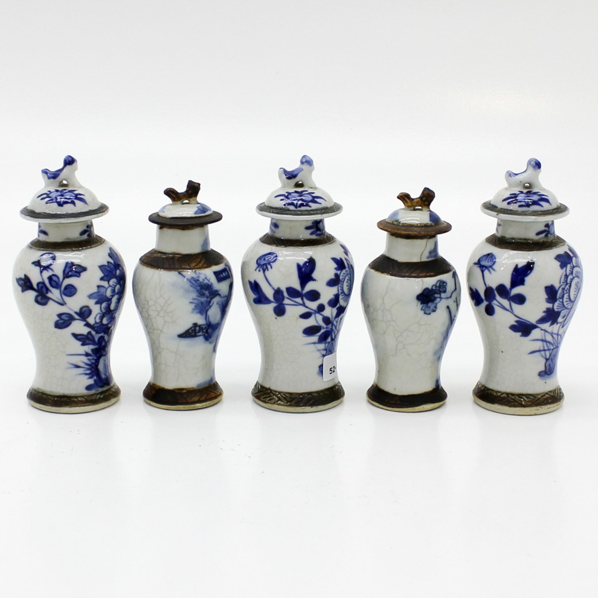 5 Piece China Porcelain Garniture Set Circa 1920 Blue and white decor, 16 cm tall. - Bild 4 aus 6