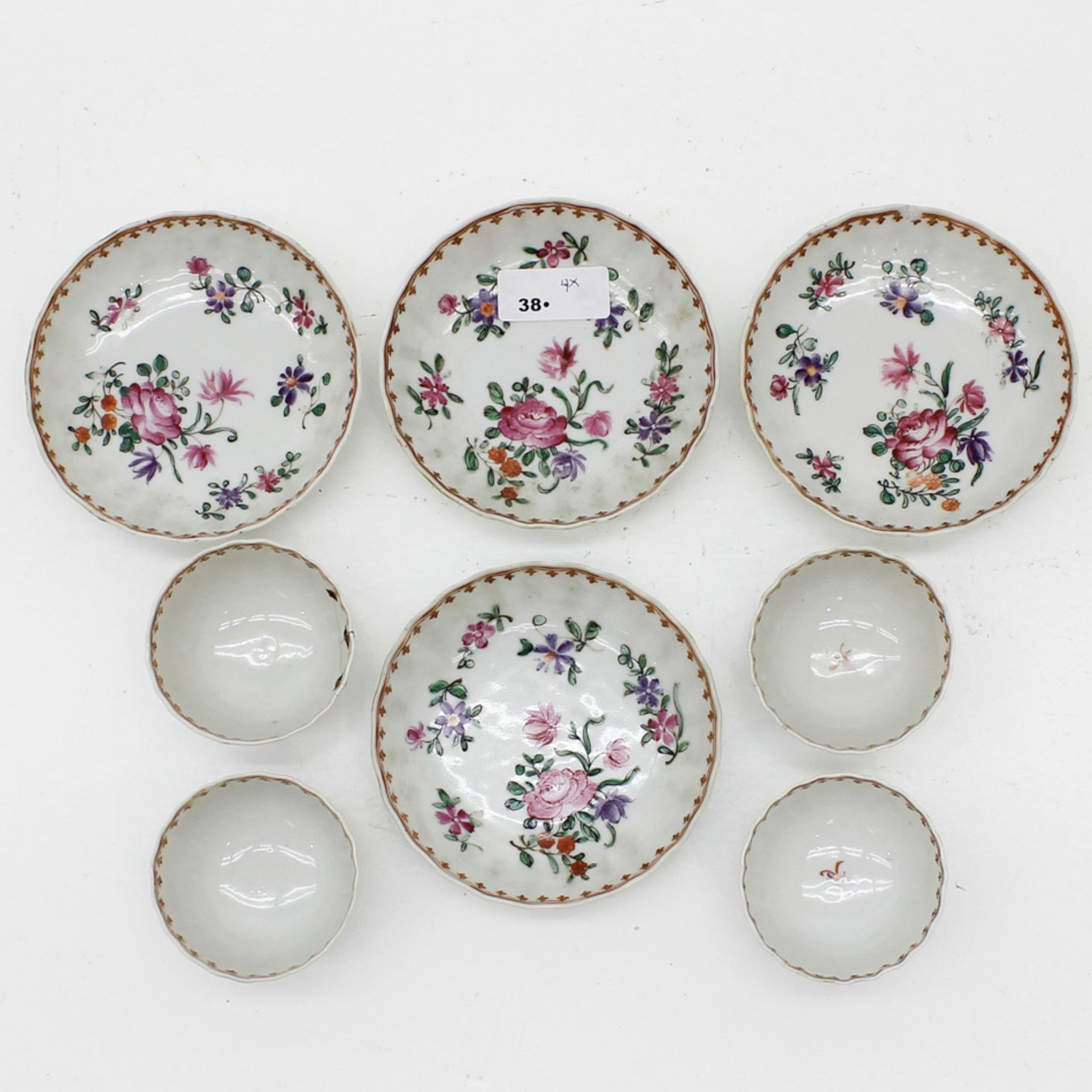 18th Century China Porcelain Family Rose Cups & Saucers Set of 4 cups and saucer sets, 1 saucer - Bild 2 aus 3