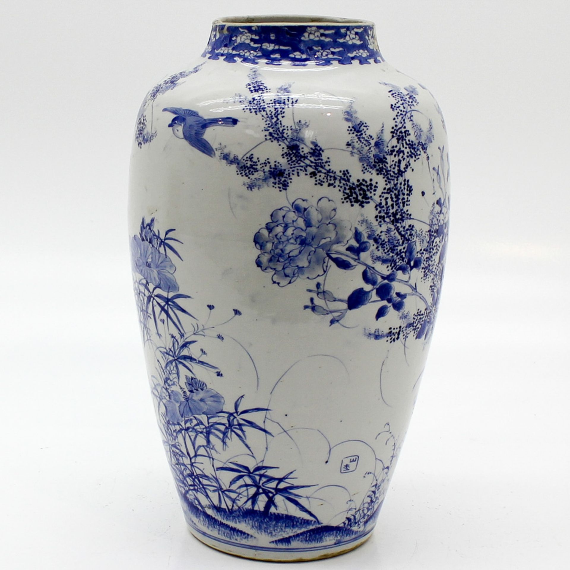 19th Century Asian Porcelain Vase Blue and white floral decor with birds, restoration to the neck, - Bild 2 aus 6