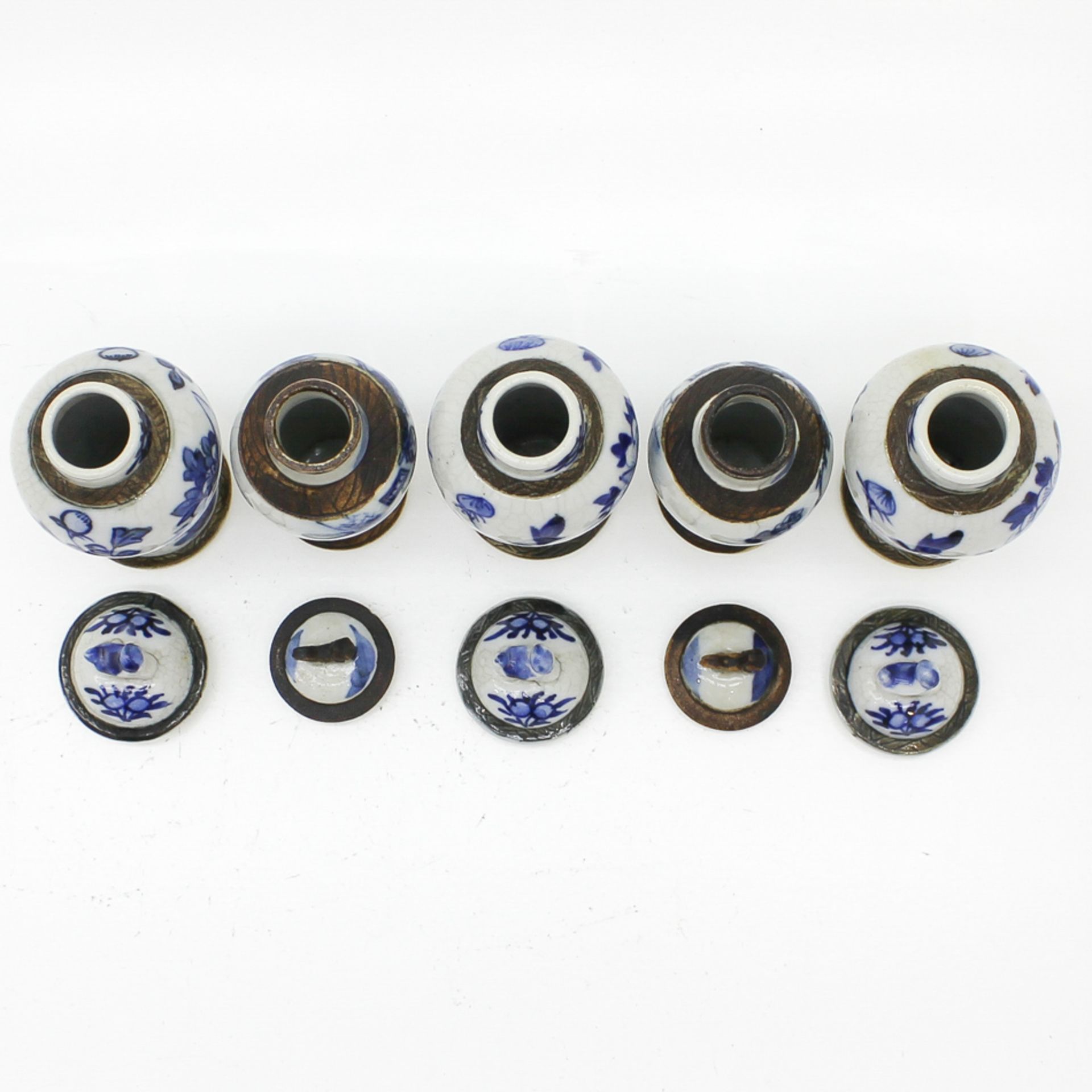 5 Piece China Porcelain Garniture Set Circa 1920 Blue and white decor, 16 cm tall. - Bild 5 aus 6