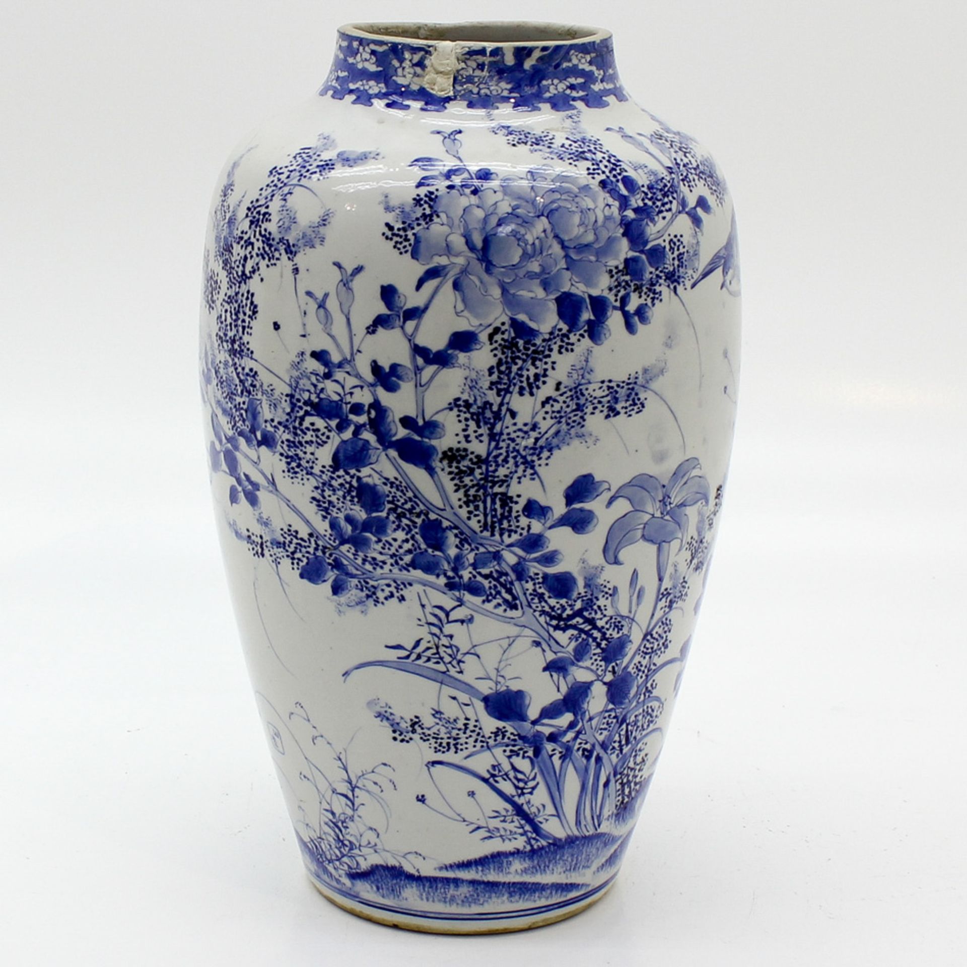 19th Century Asian Porcelain Vase Blue and white floral decor with birds, restoration to the neck, - Bild 3 aus 6