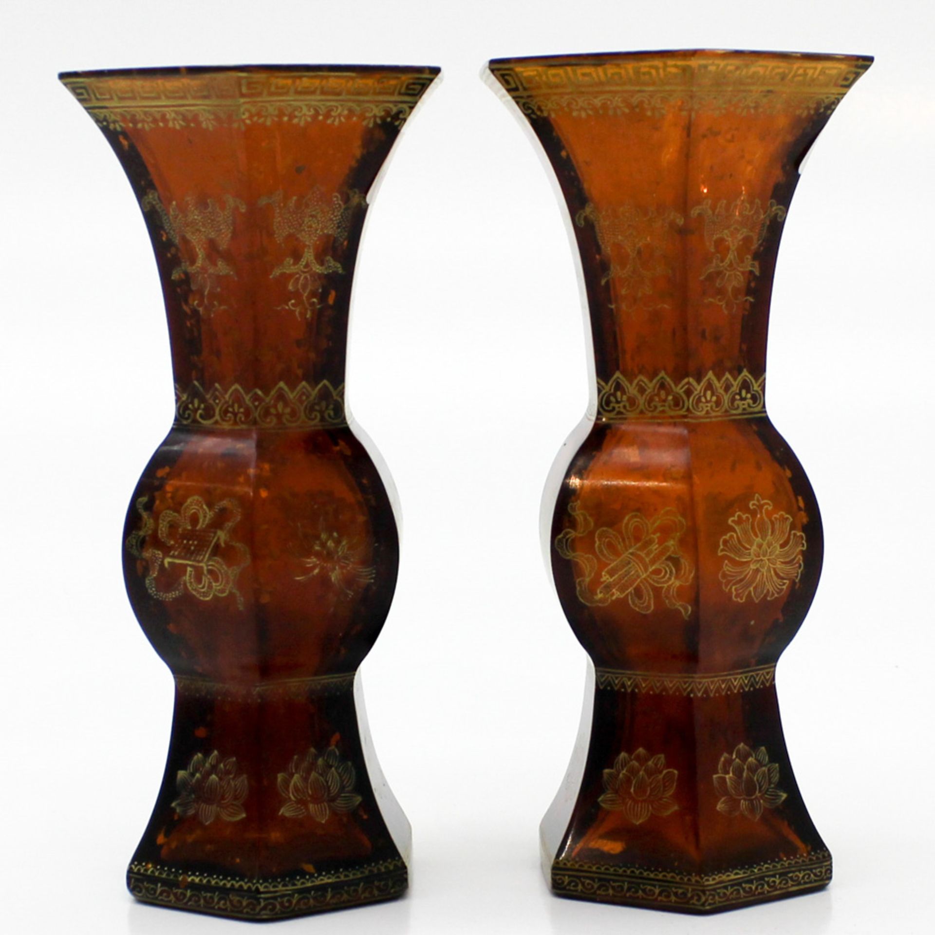 Pair of Peking Glass Vases Gold flecks against an amber ground, 18 x 9 x 8 cm. - Bild 4 aus 6