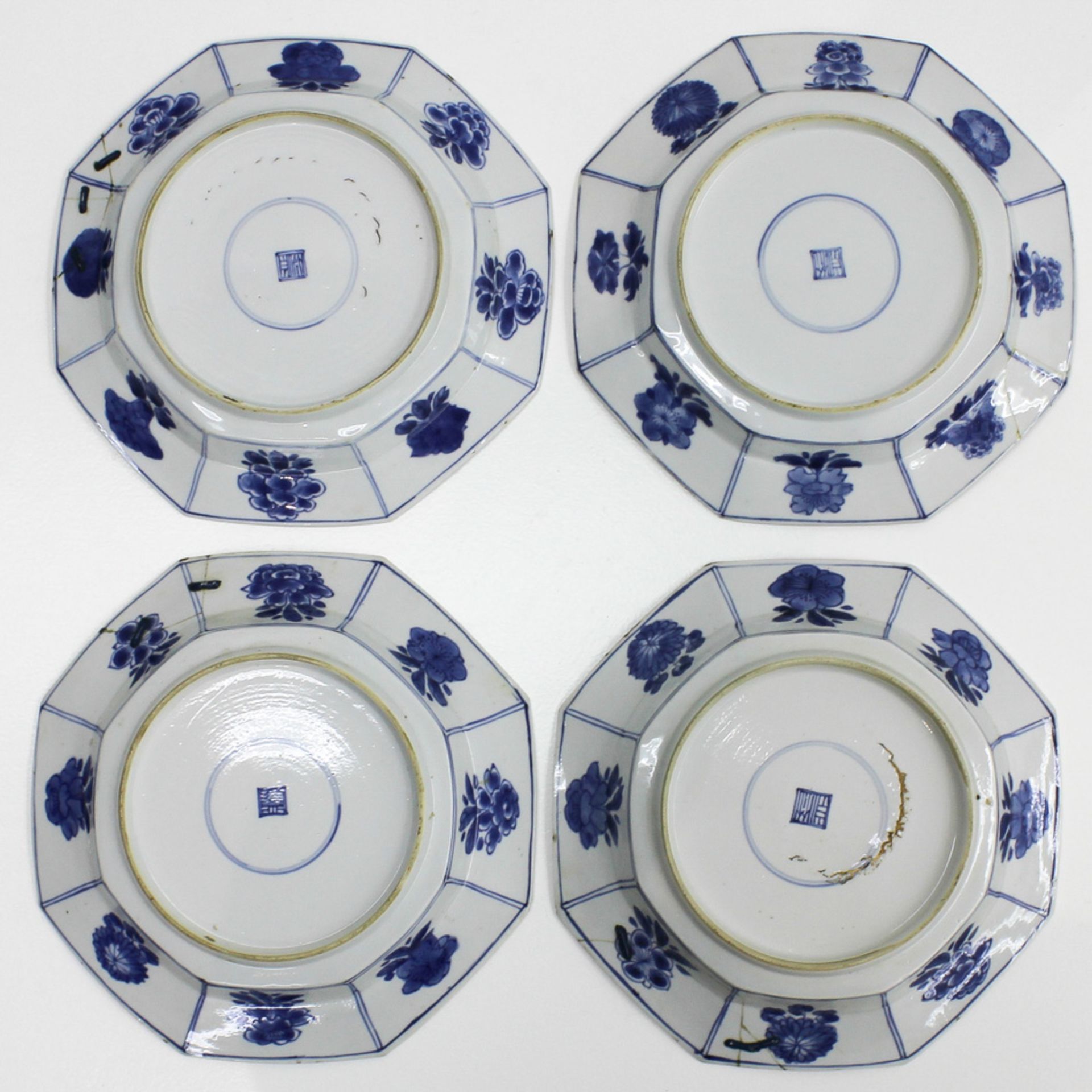 Lot of 4 18th Century China Porcelain Plates Blue and white decor marked with double ring on - Bild 2 aus 2