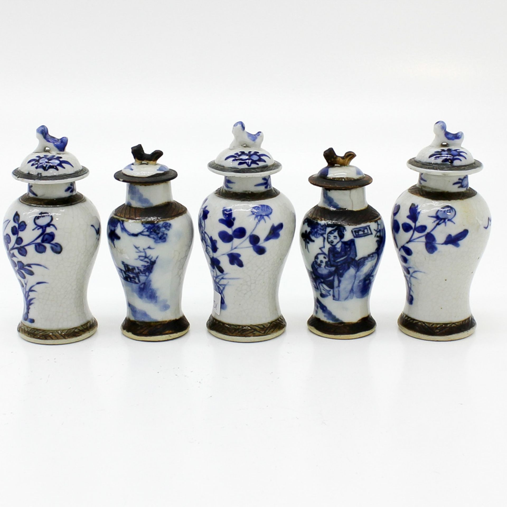 5 Piece China Porcelain Garniture Set Circa 1920 Blue and white decor, 16 cm tall. - Bild 2 aus 6