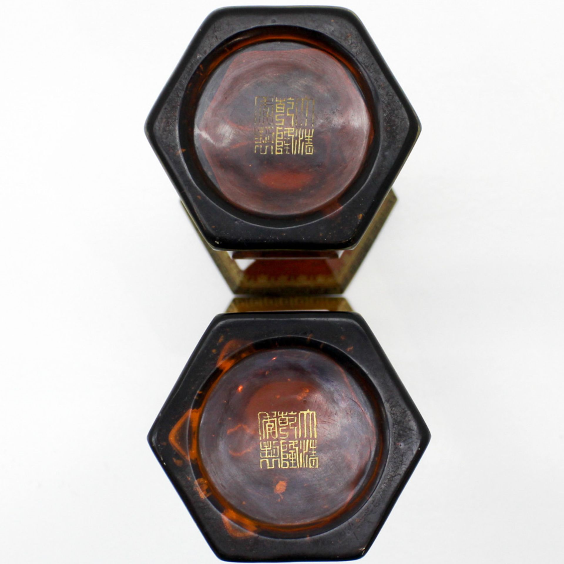 Pair of Peking Glass Vases Gold flecks against an amber ground, 18 x 9 x 8 cm. - Bild 5 aus 6