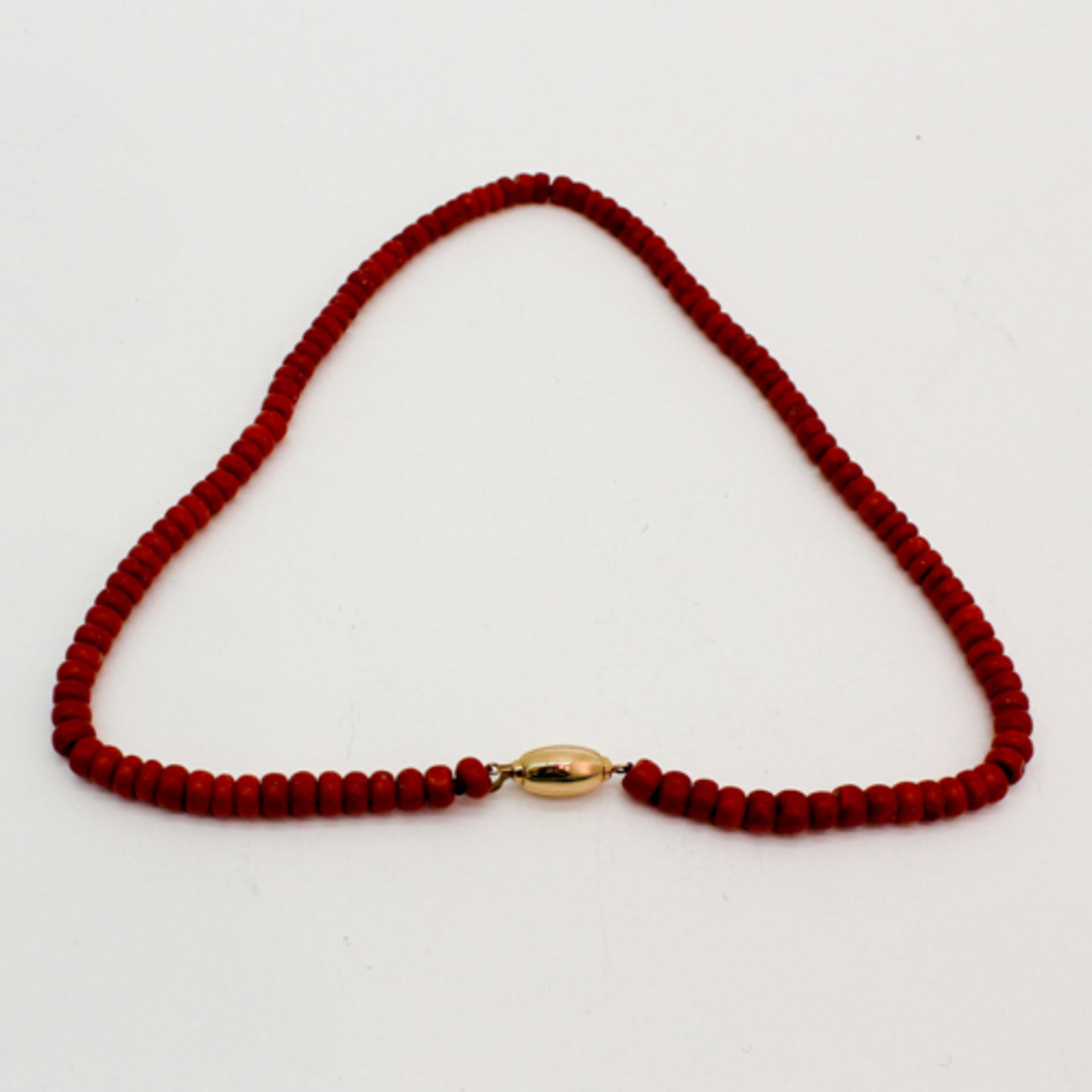 RED CORAL NECKLACE WITH 14KG CLASP Red coral is 6 - 8 mm in diameter, 34 gram.