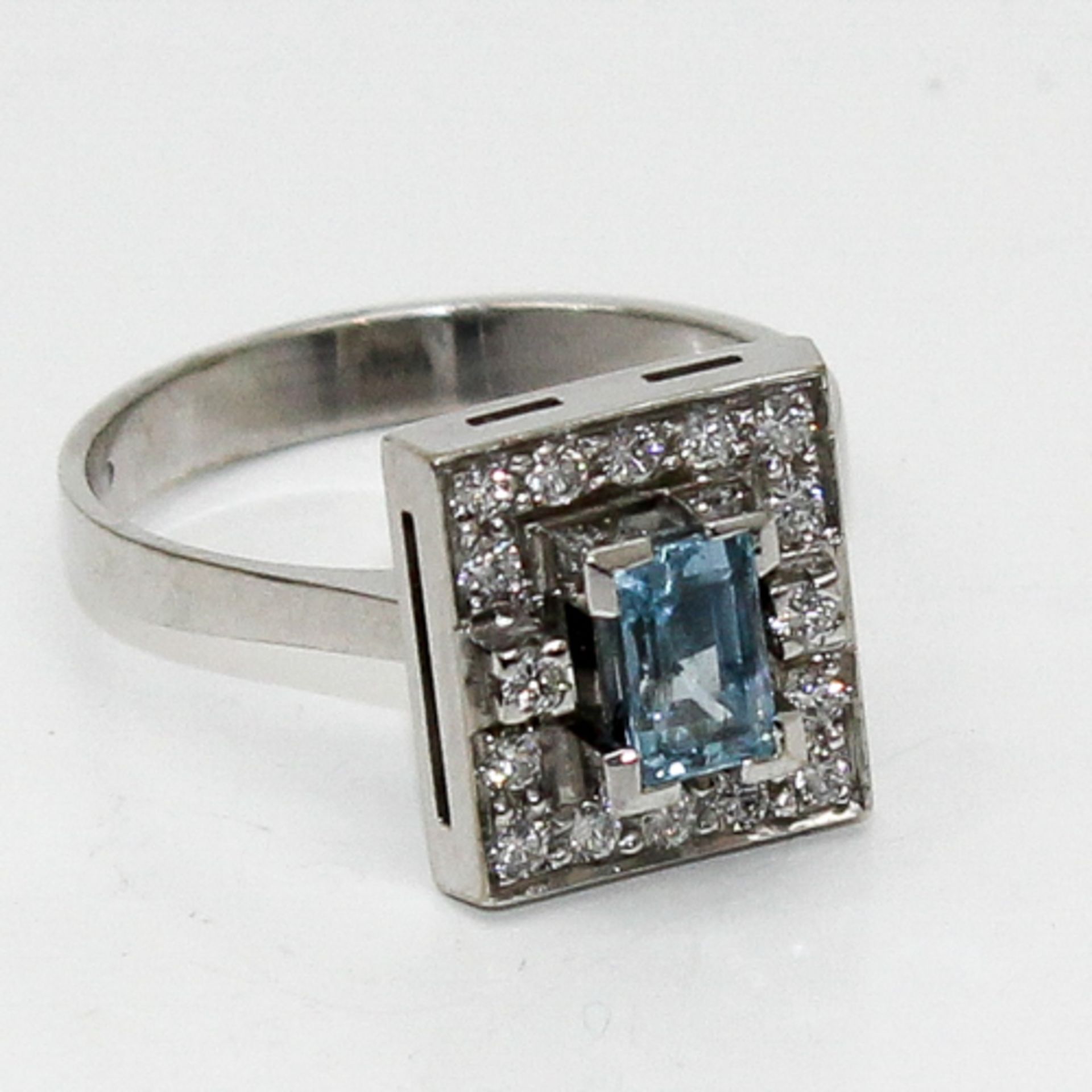18KWG LADIES BLUE TOPAZ AND DIAMOND RING Diamonds are approximately 0.90 carat total weight.