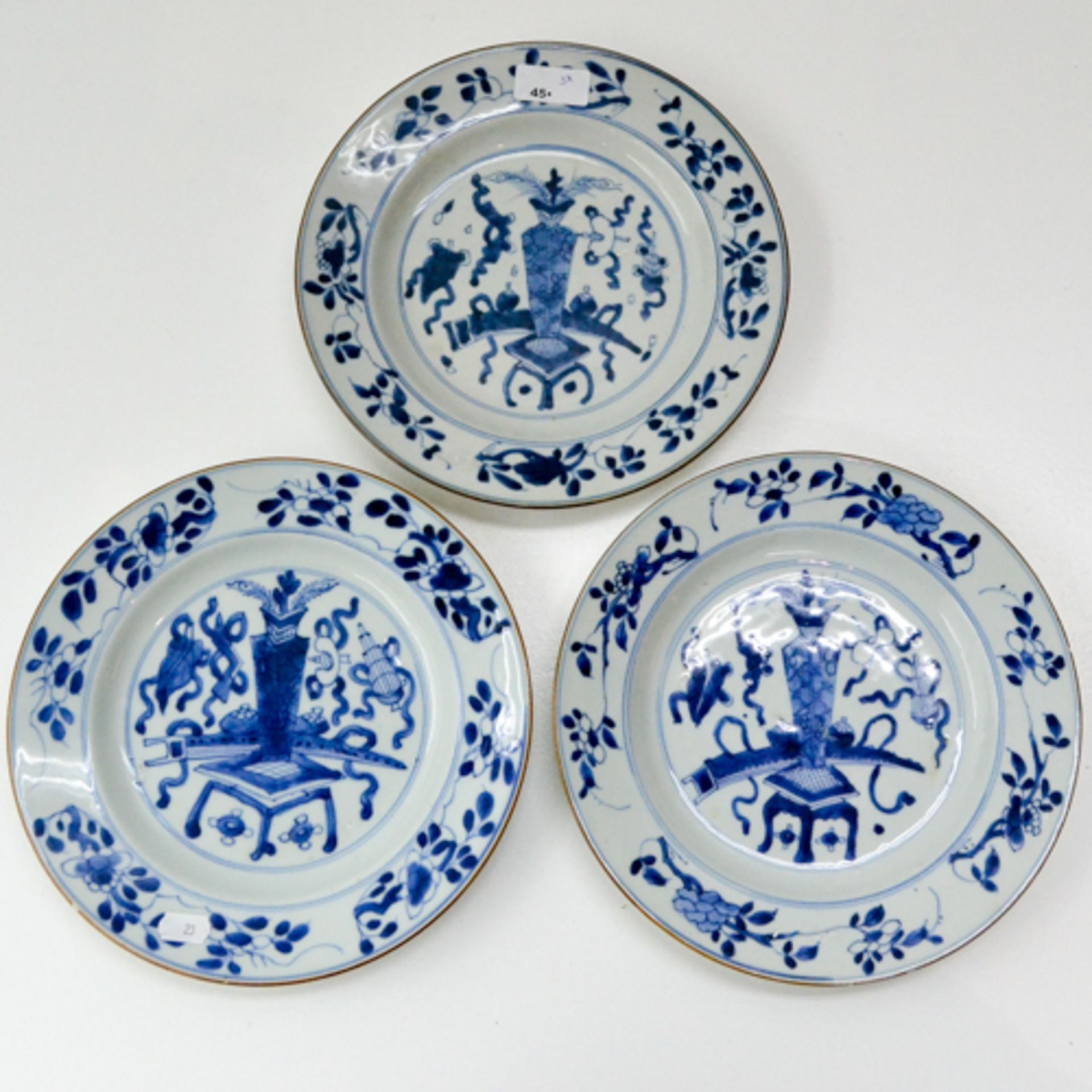 DIVERSE LOT OF CHINA PORCELAIN Including 18th century plates, 23 cm in diameter, 1 with hairline and