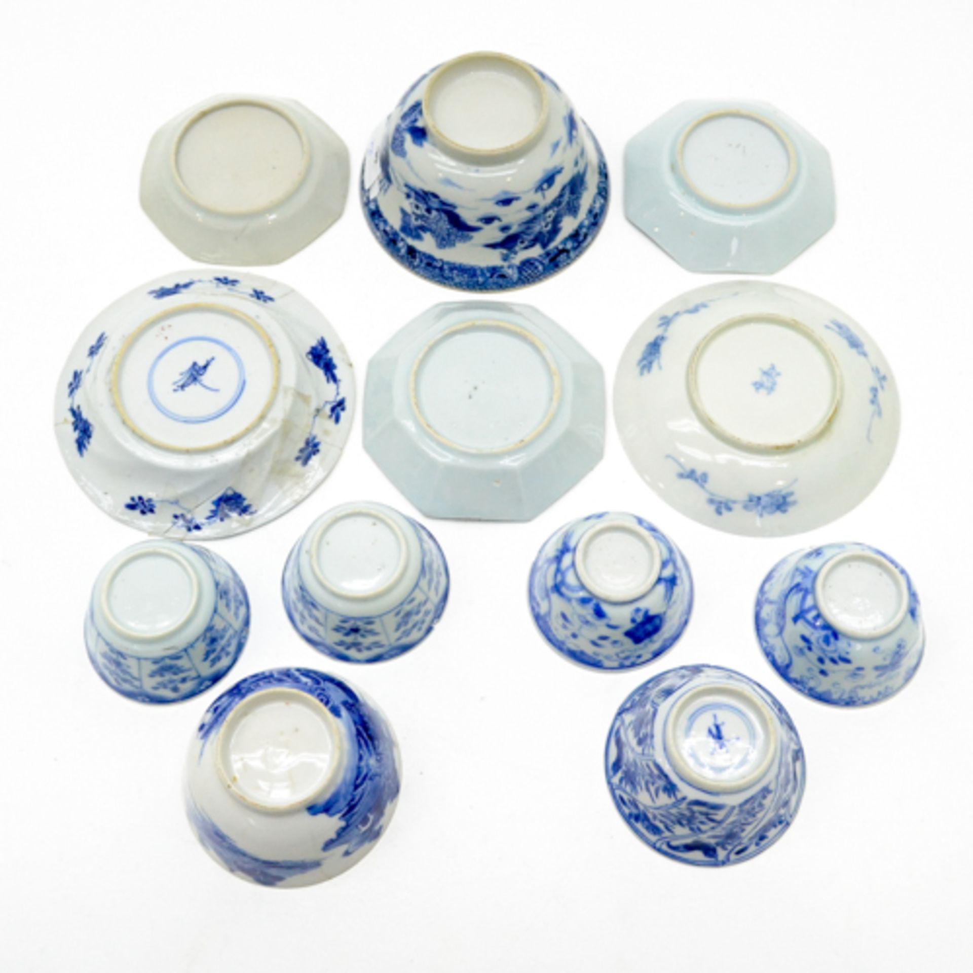 LOT OF 12 CHINA PORCELAIN PLATES Largest is 13 cm in diameter, in diverse conditions. - Bild 3 aus 3