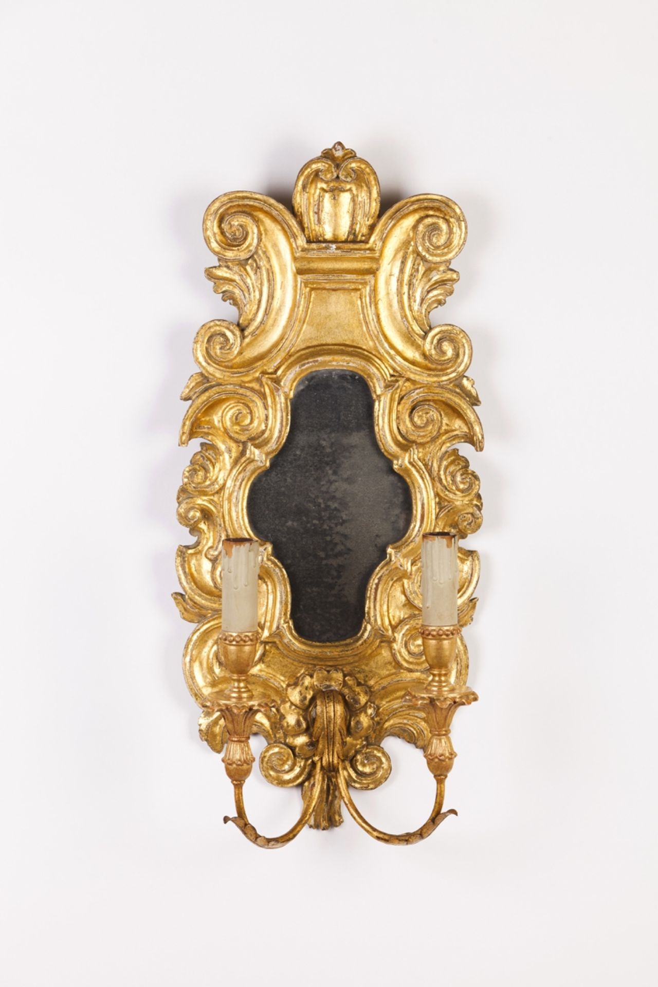 A pair of two-light wall lights  Carved and gilt wood with mirrors    63x29 cm - Bild 2 aus 3