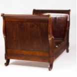 Bateau-lit  Mahogany and burr-mahogany with gilt decoration    127x190x116 cm