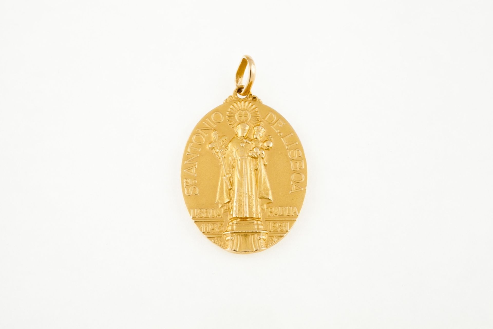 A gold Saint Anthony pendant, João da Silva  One side with the image of the Saint with Child,
