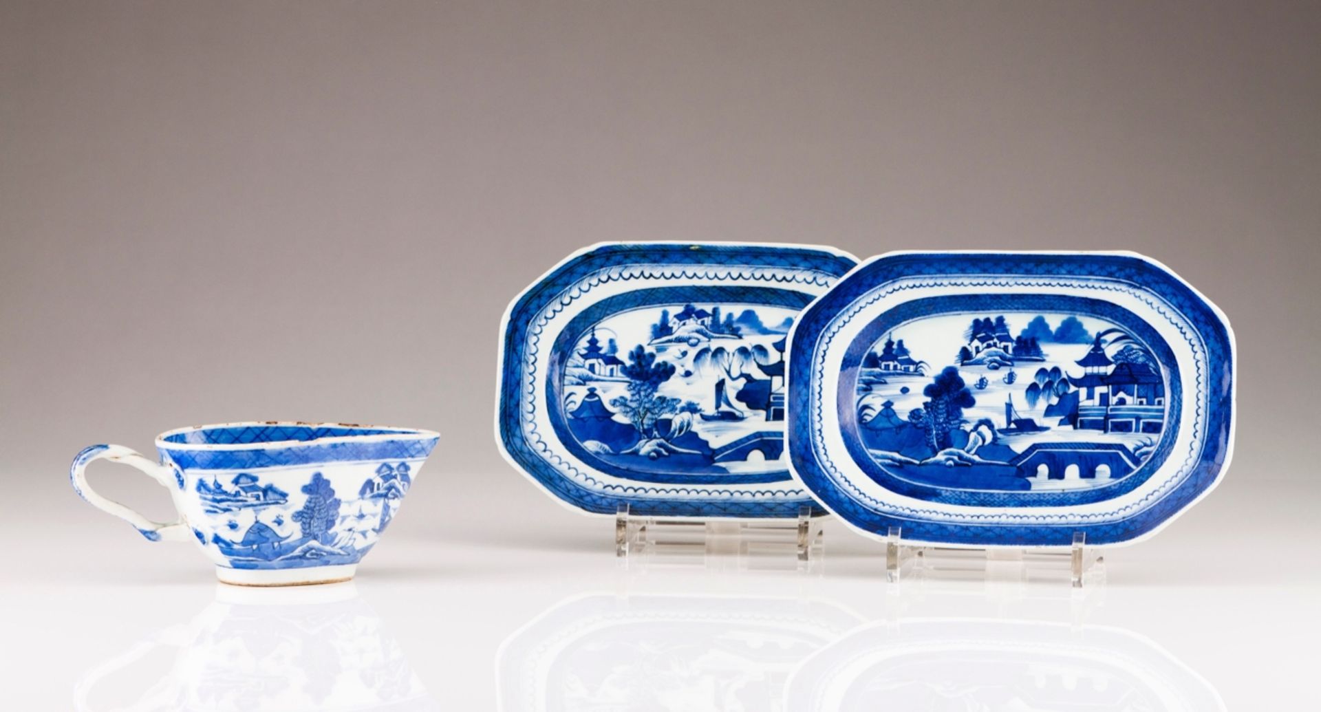 A pair of Jiaqing octagonal dishes
Chinese export porcelain
Blue decoration depicting riverscape