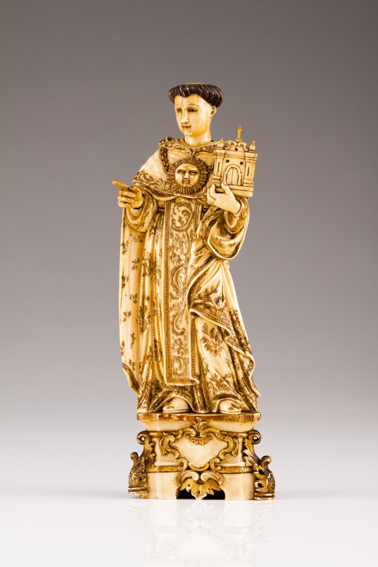 Saint Thomas Aquinas
Ivory Indo-Portuguese sculpture
Partly gilt, relief decorated clothes with