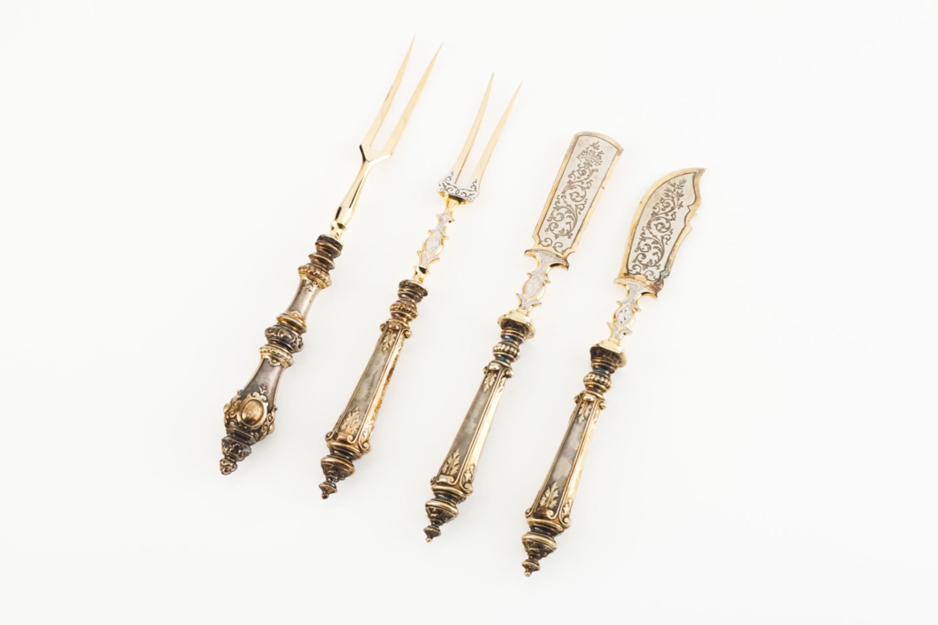 A set of Belle-Époque carvers
Partly-gilt silver handles with relief decoration
With original