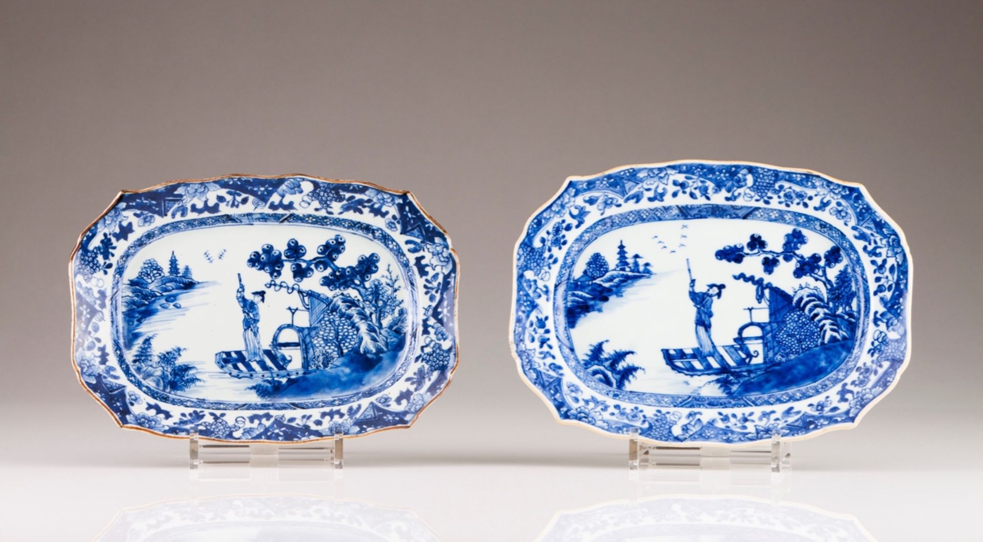 A pair of Qianlong scalloped dishes
Chinese export porcelain
Blue decoration with figures and