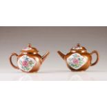 A teapot
Chinese export porcelain
Polychrome decoration with floral motifs
Qianlong period (1736-