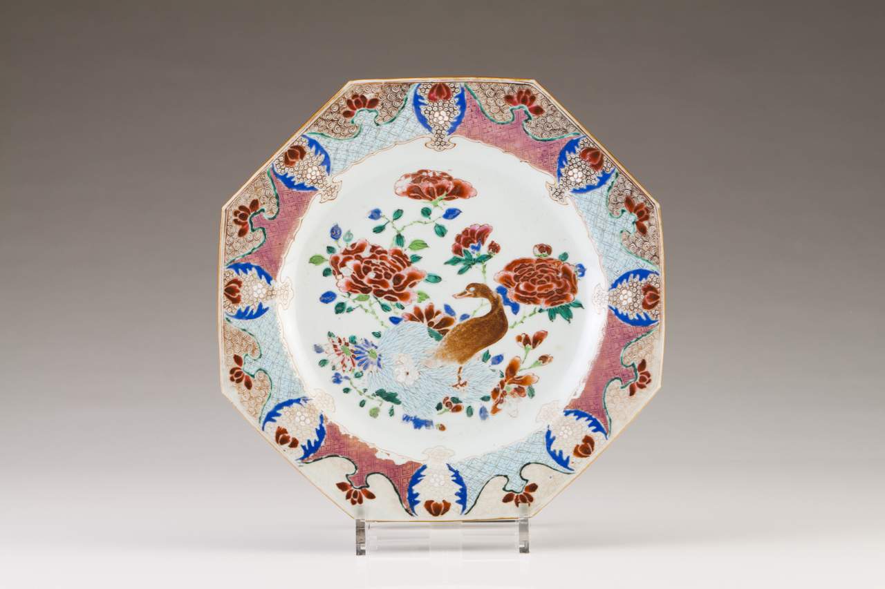 Octagonal plate
Chinese export porcelain
Polychrome decoration with flowers
Yongzheng Period (1722-