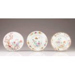 Three plates
Chinese export porcelain
Polychrome decoration with flowers
One scalloped plate, one