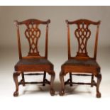 A pair of D.JoãoV(1706-1750)/D.José(1750-1777) chairs
Walnut
Scalloped and pierced backs, carved