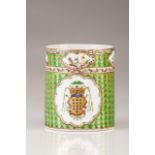 A mug
Chinese export porcelain
Polychrome and gilt decoration 
Gilt leaves on green ground, center