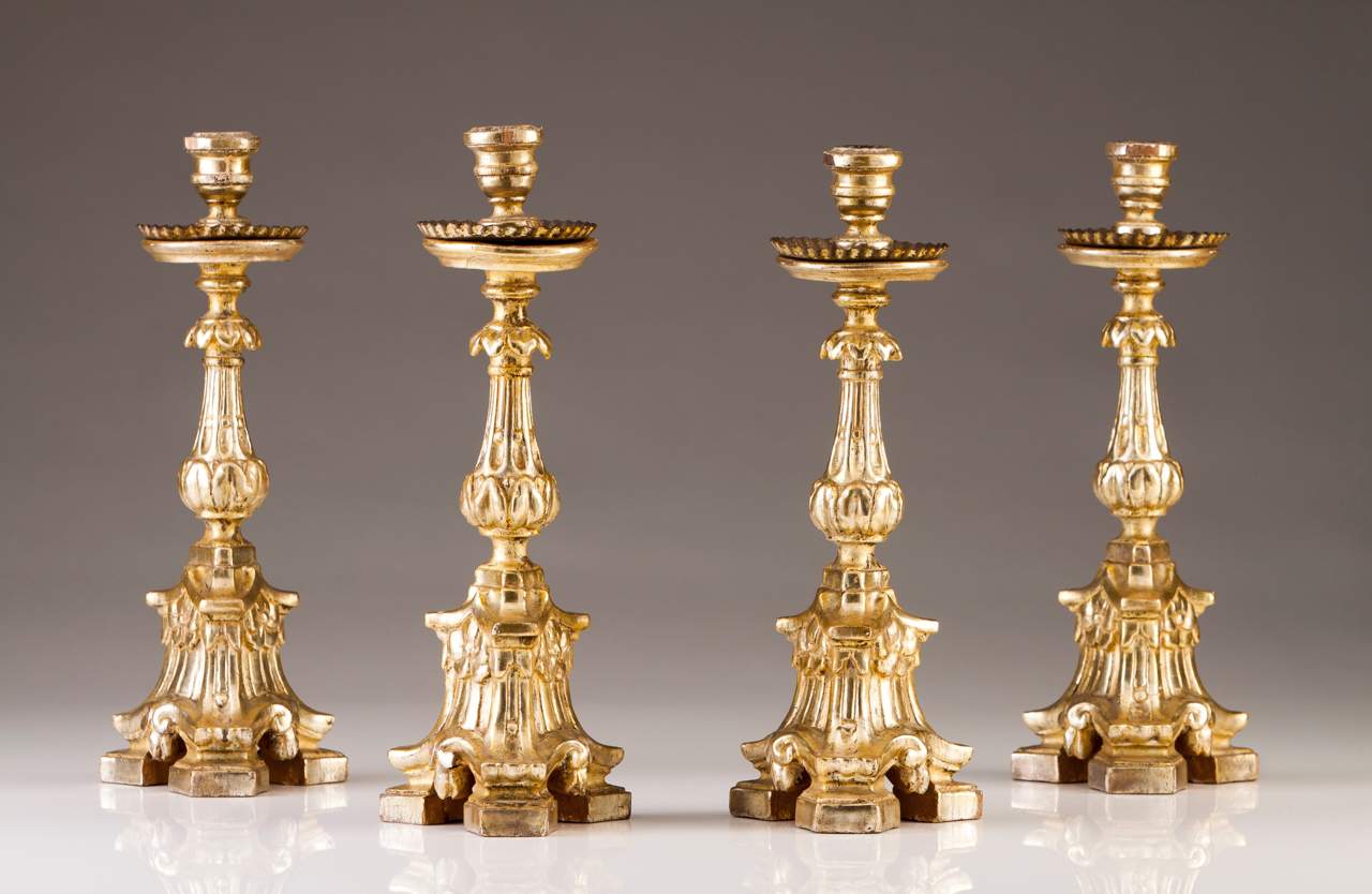 A pair of small D.Maria (1777-1816) torchéres
Carved and gilt wood
18th/19th century

Height: 32 cm
