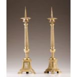 A pair of torchéres
Bronze
Fluted decoration, bases with masonic symbols

Height: 73 cm