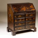 A George III bureau
Lacquered wood with gilt chinoiseries
Interior with drawers and pigeon holes