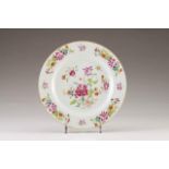 Plate
Chinese export porcelain
Polychrome and gilt decoration with flowers
Qianlong Period (1736-