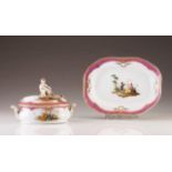 A tureen with dish
Meissen porcelain
Polychrome and gilt decoration in lilac, floral motifs and