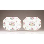 A pair of octagonal dishes
Chinese export porcelain
Polychrome decoration depicting flowers
Qianlong