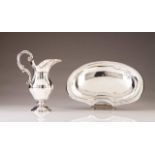 A D.João V (1706-1750) Portuguese silver ewer and basin
First half of the 18th century
Scalloped rim