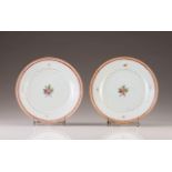 A pair of plates
Chinese export porcelain
Polychrome and gilt decoration with bouquet
Qianlong