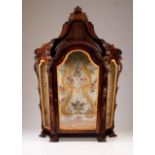 A D.José (1750-1777) oratory
Carved rosewood
Blue and gilt interior

105x69x33 cm