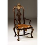 A D.João V (1706-1750) armchair
Carved walnut with gilt details
Pierced and scalloped back
Leather