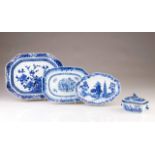 A scalloped dish
Chinese export porcelain
Blue decoration depicting flowers
Qianlong Period (1736-