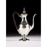 Silver coffee-pot
A D. Maria (1777-1816) Portuguese silver coffee-pot. 
Engraved monogram and family