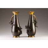 A pair of vases
Gilt and patinated bronze
Engraved decoration with floral motifs and angels

Height: