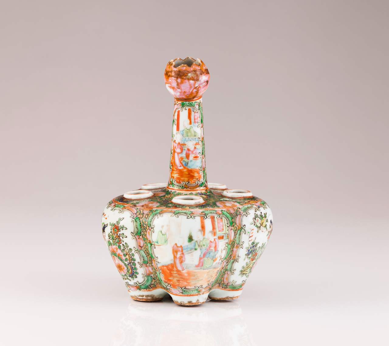 A Chinese porcelain Mandarin tulip vase
Chinese porcelain
Gilt and polychrome Mandarin decoration