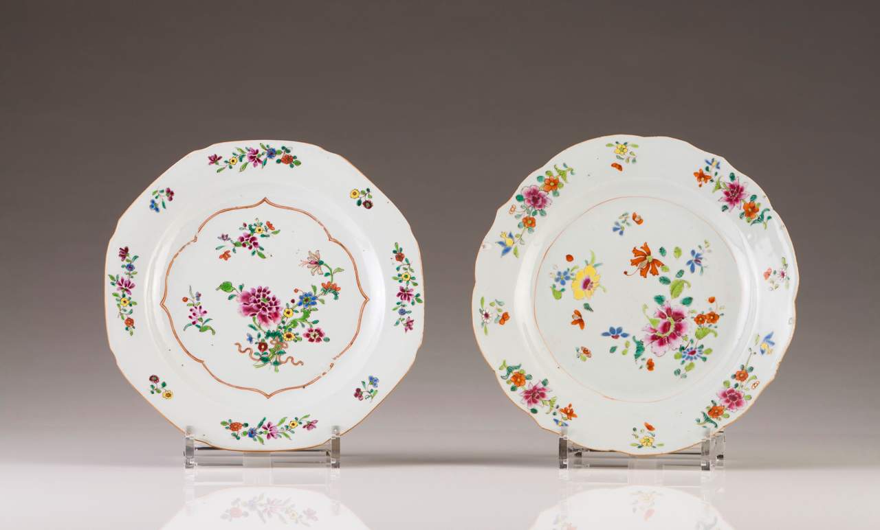 A scalloped plate
Chinese export porcelain
Polychrome and gilt decoration depicting bouquets