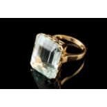 An aquamarine ring
Set in gold with one emerald cut aquamarine (18,24x15,00x10,20mm)
Portugal,