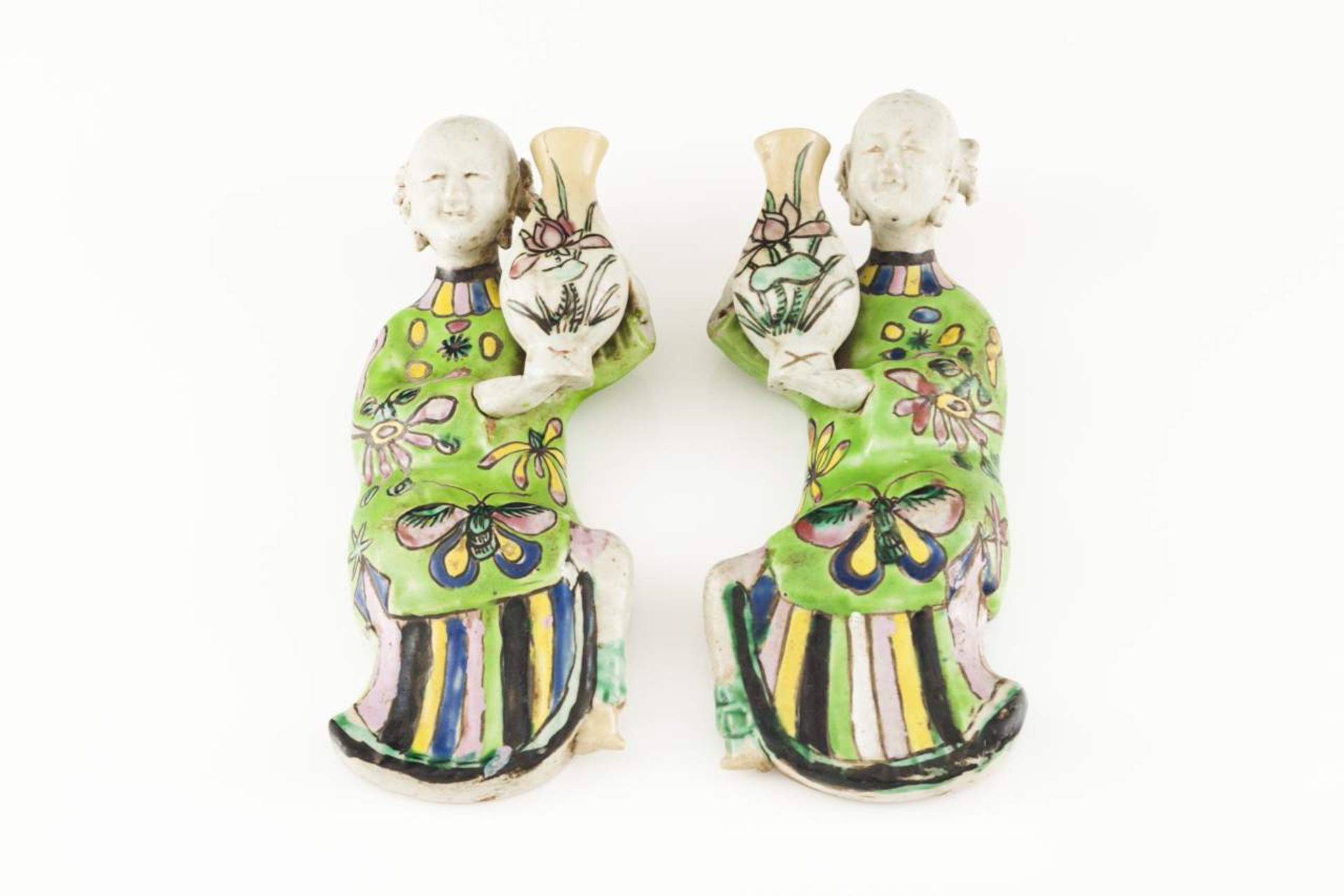 A pair of Jiaqing figures
Chinese porcelain
Polychrome decorated suspension sculptures
Jiaqing