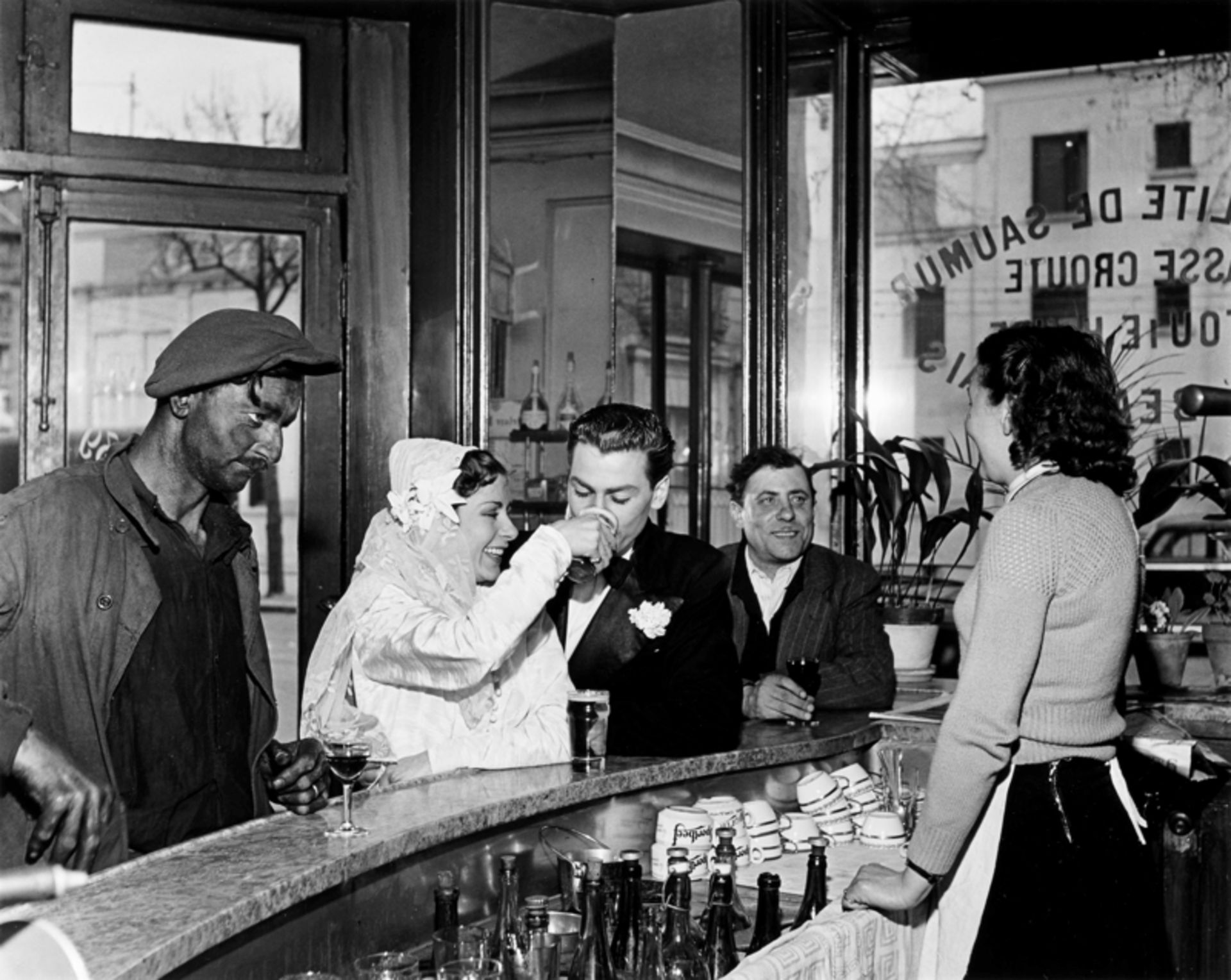 Robert Doisneau (Gentilly 1912 – 1994 Paris)CAFÉ NOIR ET BLANC, JOINVILLE-LE-PONT.