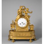 Paris ()PENDULE MIT VENUS UND CUPIDO. Um 1810Bronze, feuervergoldet; Email.  48 x 40 x 16 cm (