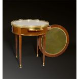 Paris ()Runder Spieltisch mit austauschbarer Spielplatte. Um 1780Mahagoni massiv und furniert auf